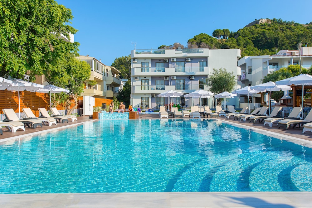 Sunny Days Hotel — Swimming pool in Ialyssos, South Aegean