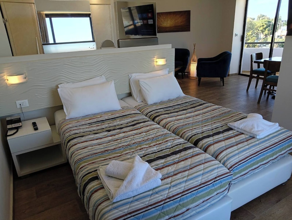 Sunny Days Hotel — Hotel rooms in Ialyssos, South Aegean