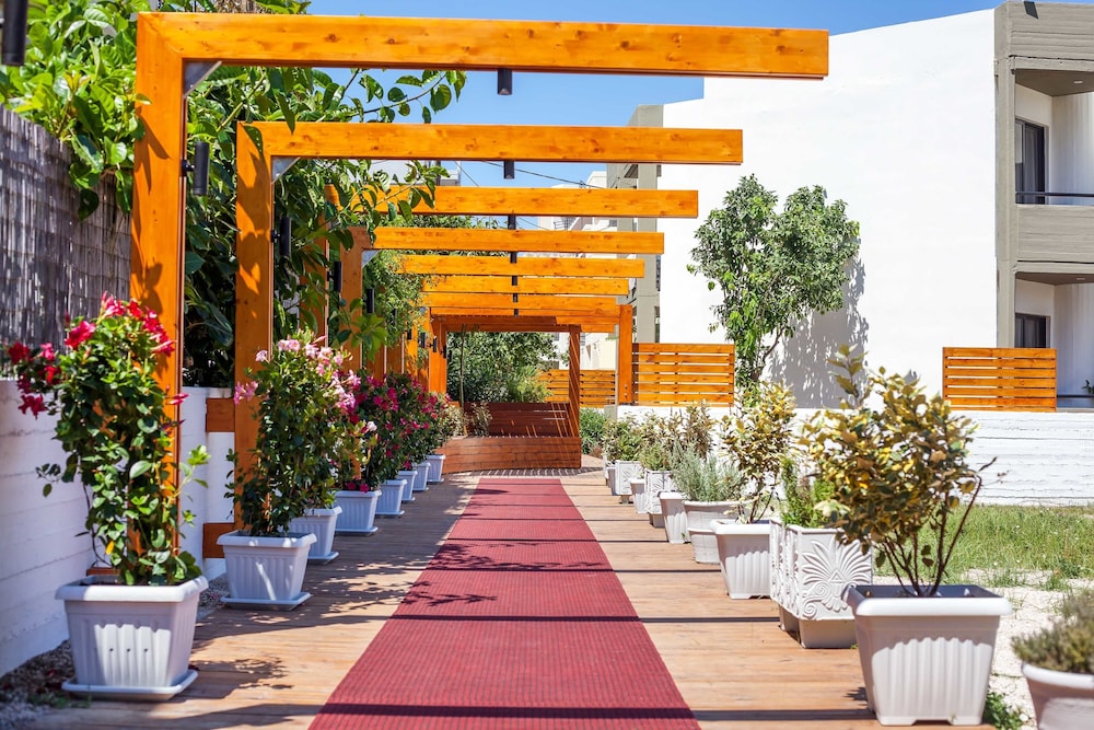 Sunny Days Hotel — Hotel building in Ialyssos, South Aegean