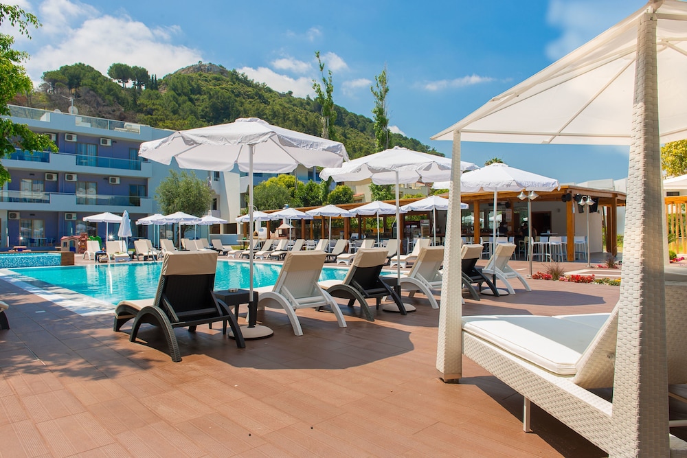 Sunny Days Hotel — Swimming pool in Ialyssos, South Aegean