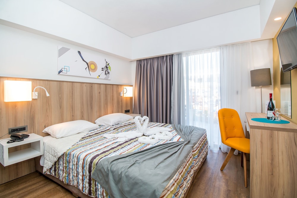 Sunny Days Hotel — Hotel rooms in Ialyssos, South Aegean
