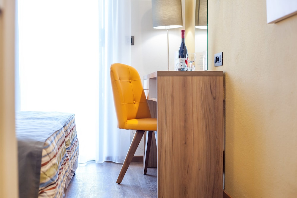 Sunny Days Hotel — Hotel rooms in Ialyssos, South Aegean