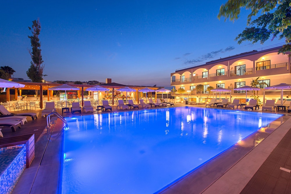 Sunny Days Hotel — Swimming pool in Ialyssos, South Aegean