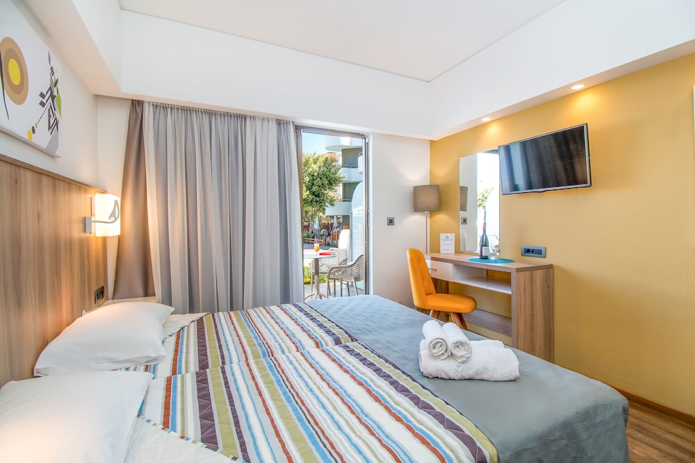 Sunny Days Hotel — Hotel rooms in Ialyssos, South Aegean