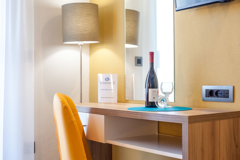 Sunny Days Hotel — Hotel rooms in Ialyssos, South Aegean