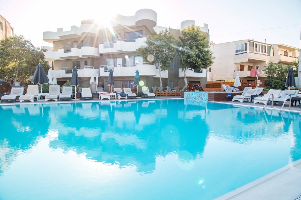 Sunny Days Hotel — Swimming pool in Ialyssos, South Aegean