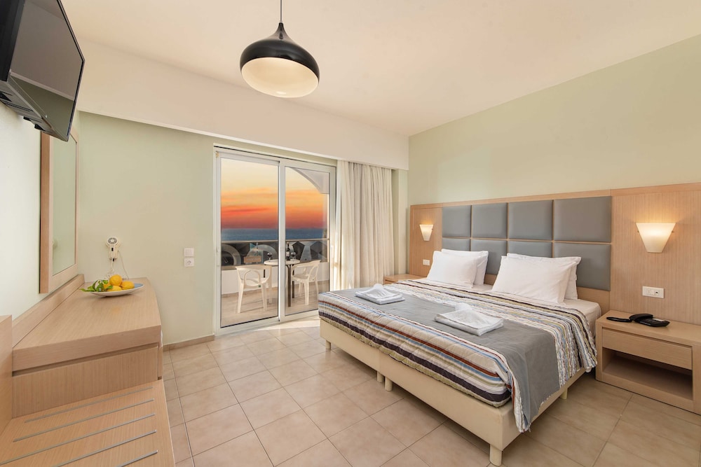 Sunny Days Hotel — Hotel rooms in Ialyssos, South Aegean