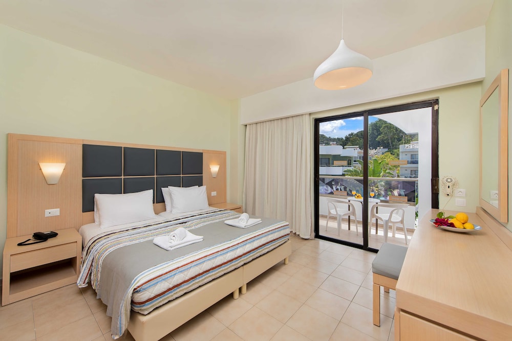Sunny Days Hotel — Hotel rooms in Ialyssos, South Aegean