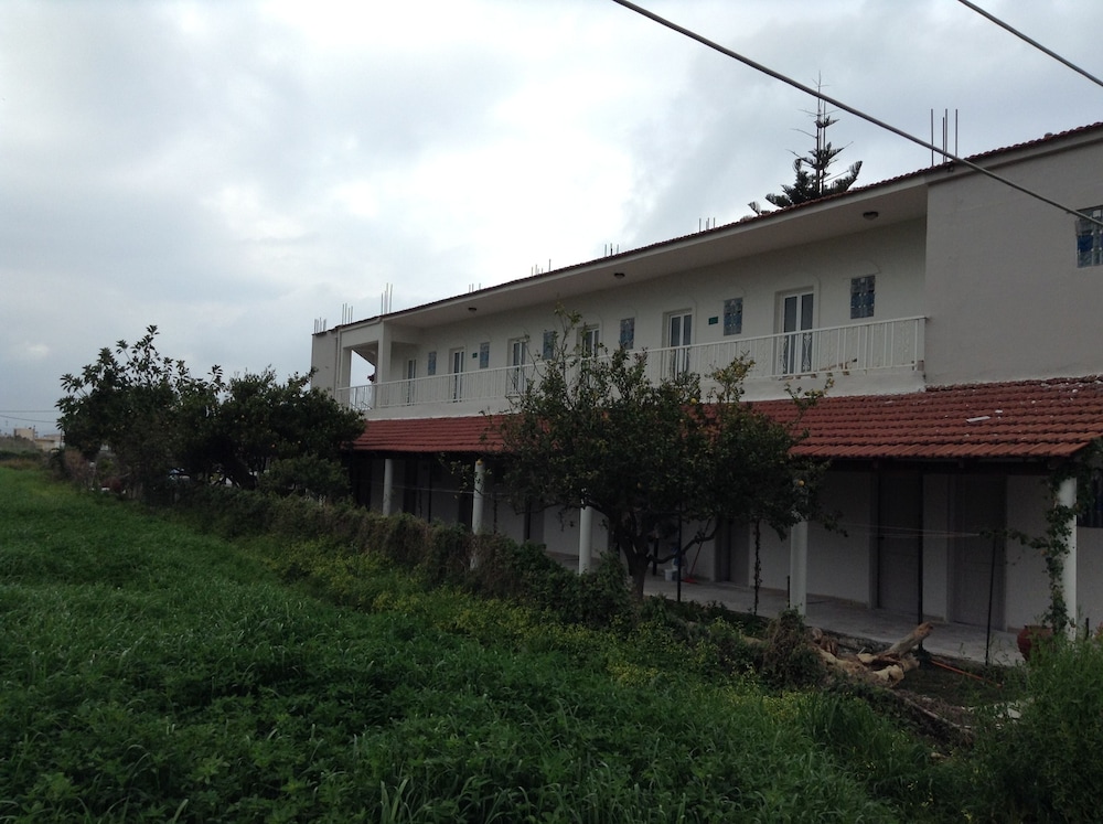 Dias studios — Hotel building in Georgioupolis