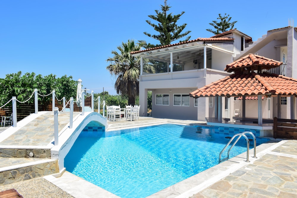 Dias studios — Swimming pool in Georgioupolis