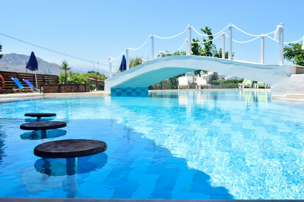 Dias studios — Swimming pool in Georgioupolis