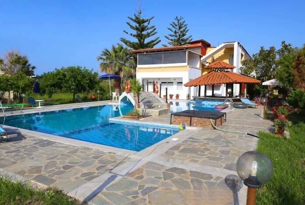 Dias studios — Swimming pool in Georgioupolis