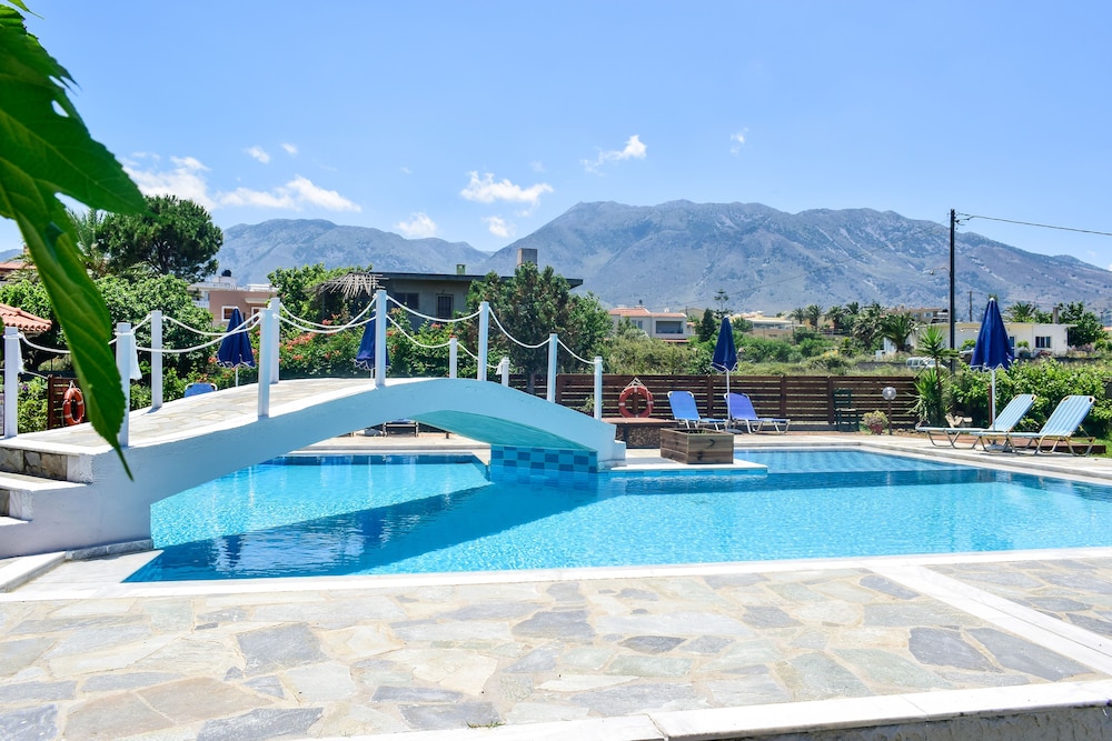 Dias studios — Swimming pool in Georgioupolis