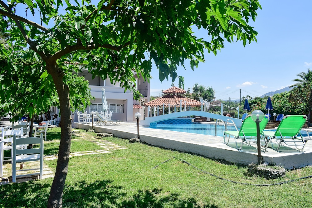 Dias studios — Swimming pool in Georgioupolis