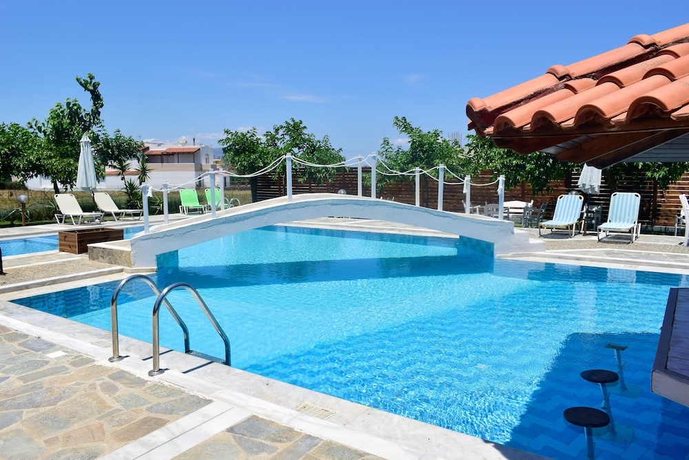 Dias studios — Swimming pool in Georgioupolis