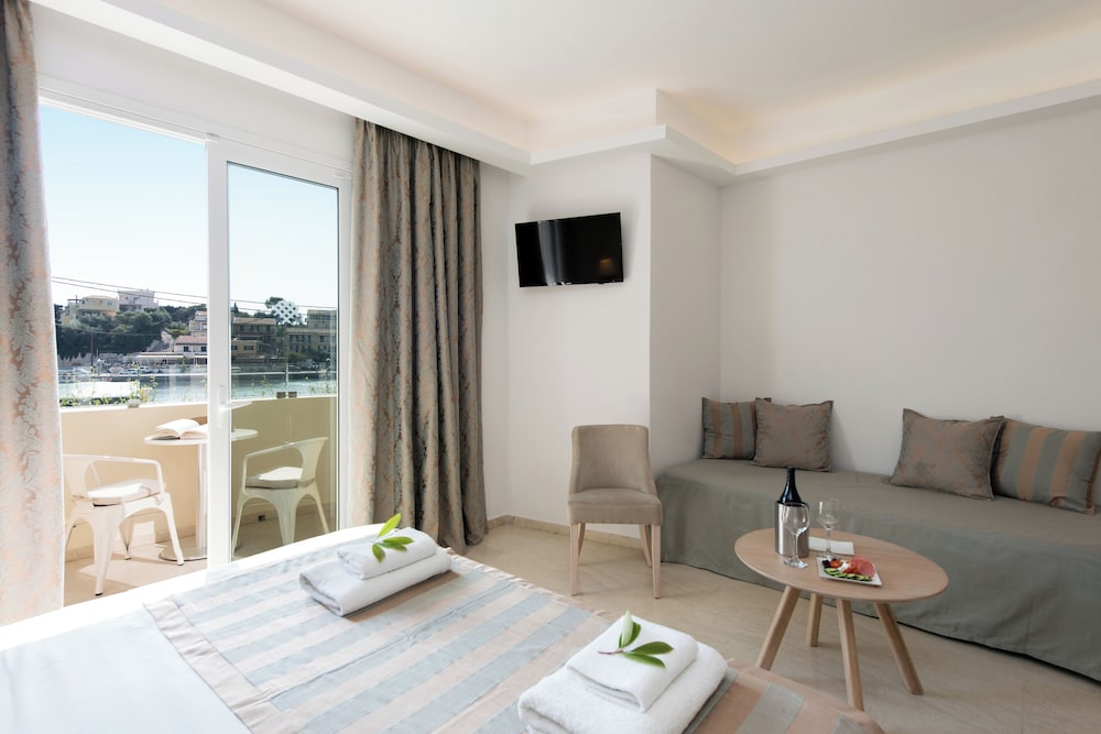 Melina Bay Boutique Hotel — Hotel rooms in Kassopei, Ionian Islands