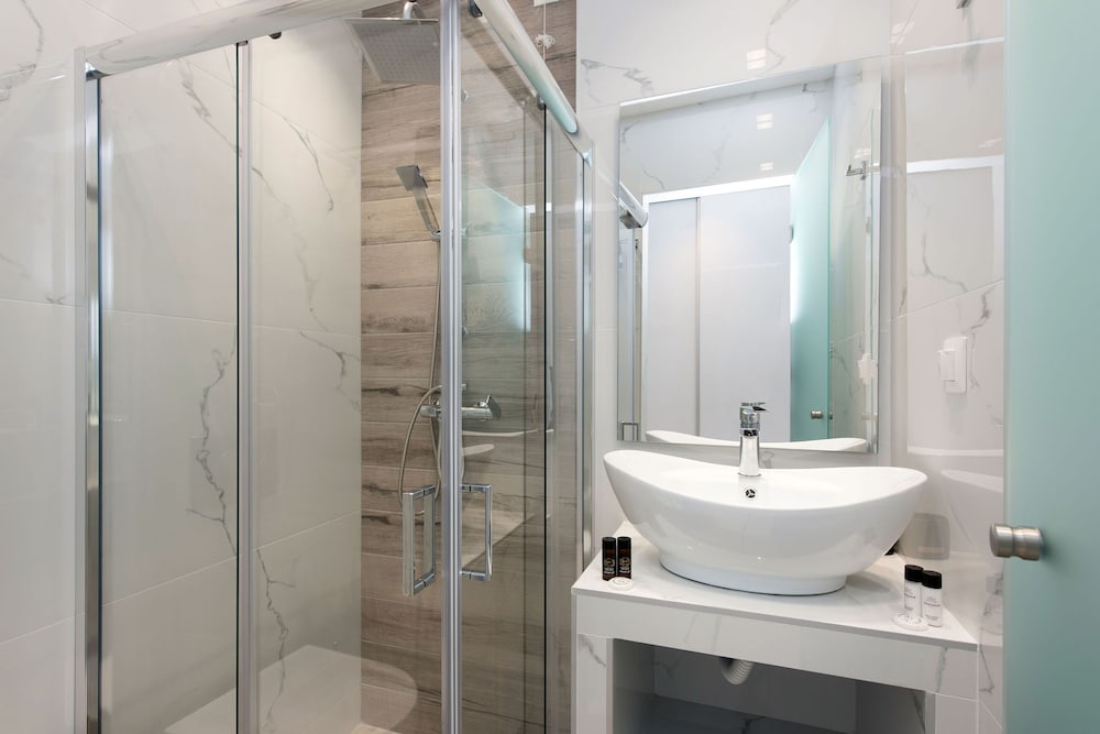 Melina Bay Boutique Hotel — Hotel rooms in Kassopei, Ionian Islands