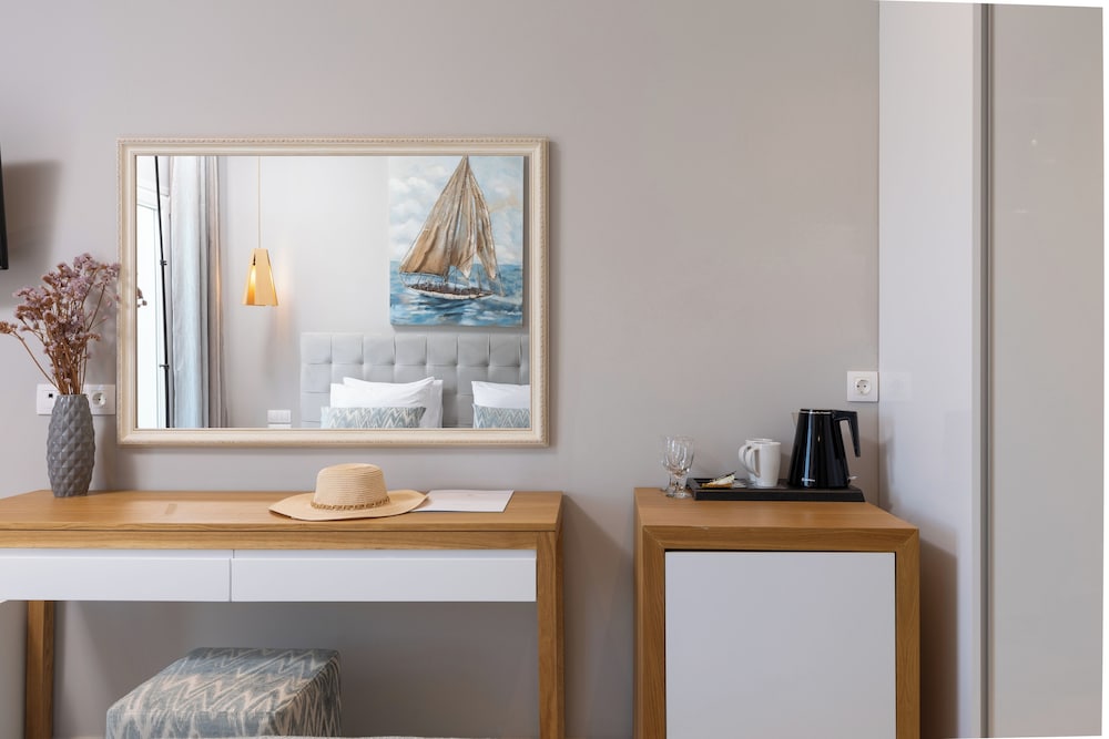 Melina Bay Boutique Hotel — Hotel rooms in Kassopei, Ionian Islands