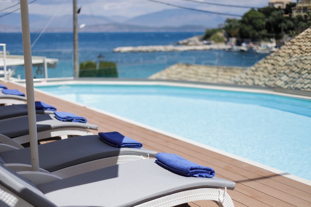 Melina Bay Boutique Hotel — Swimming pool in Kassopei, Ionian Islands