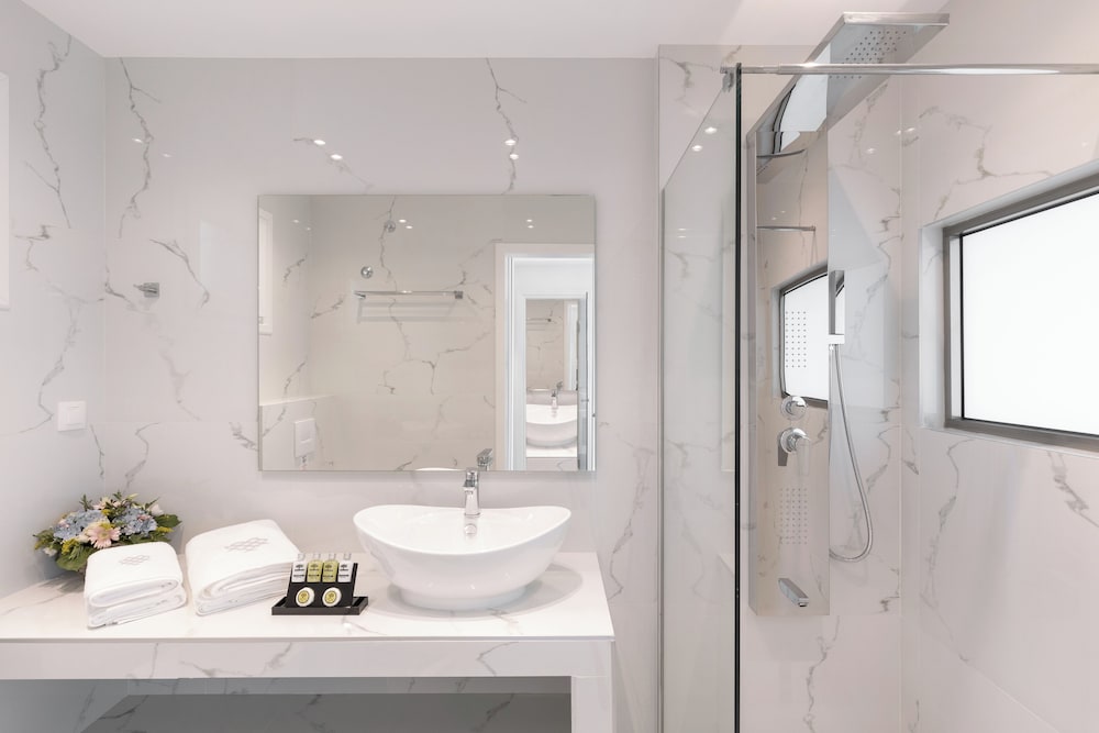 Melina Bay Boutique Hotel — Hotel rooms in Kassopei, Ionian Islands