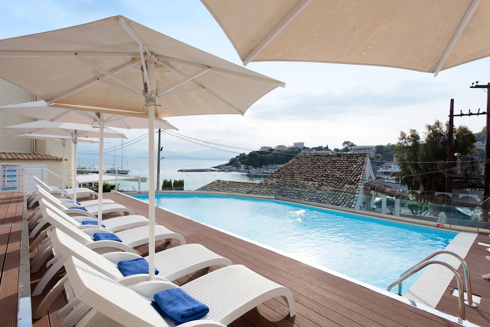 Melina Bay Boutique Hotel — Swimming pool in Kassopei, Ionian Islands