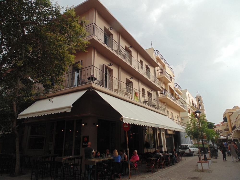 Elia Potie — Hotel building in Chania