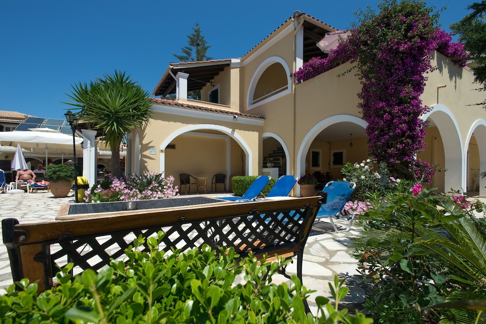 Solaris Apartment Kassiopi — Hotel building in Kassopei, Ionian Islands