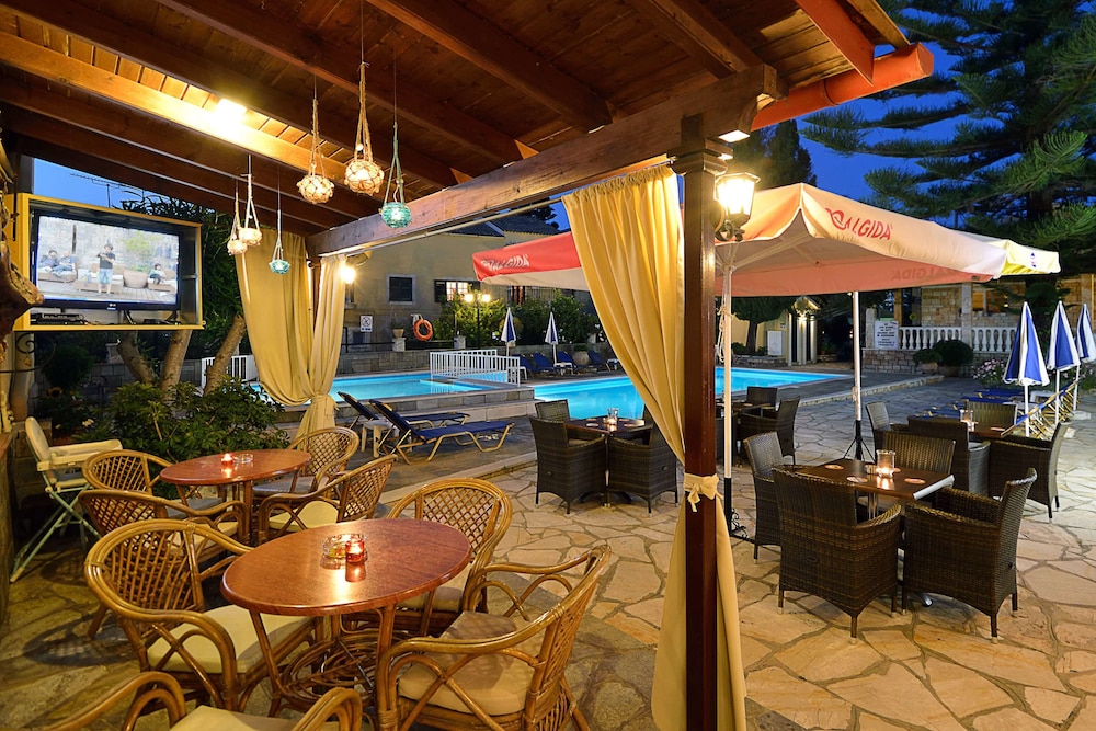 Solaris Apartment Kassiopi — Restaurant & bars in Kassopei, Ionian Islands