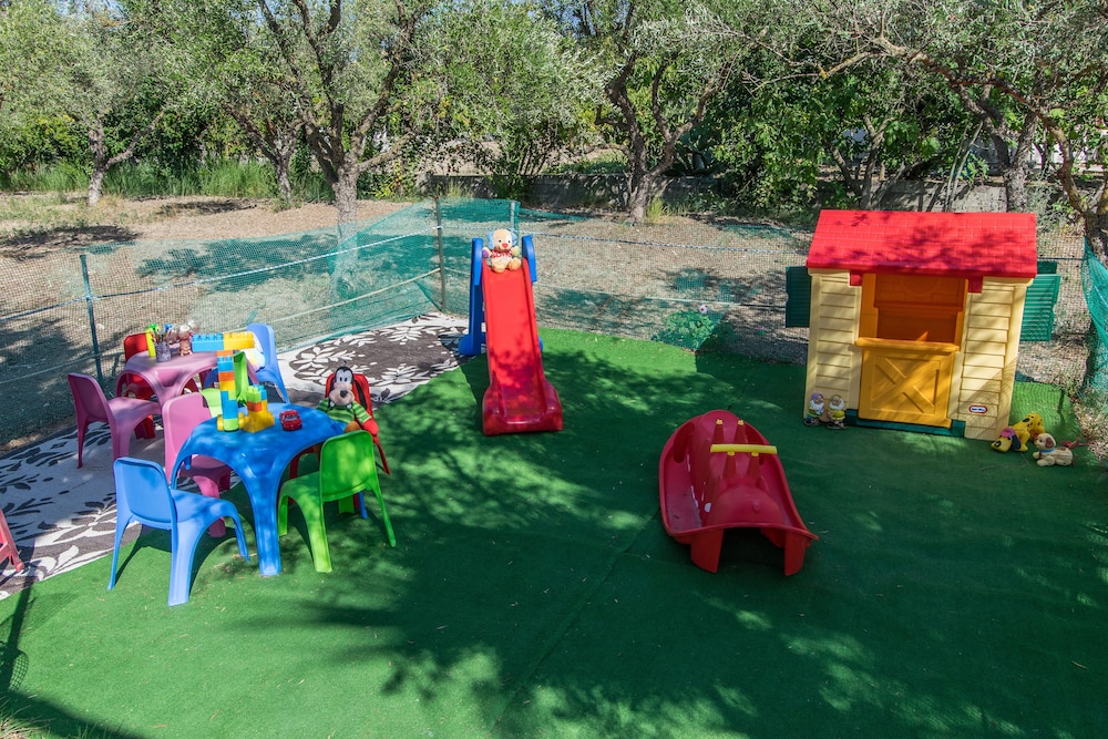 Zante Nest Studios & Apartments — Attractions for children in Alikanas, Ionian Islands