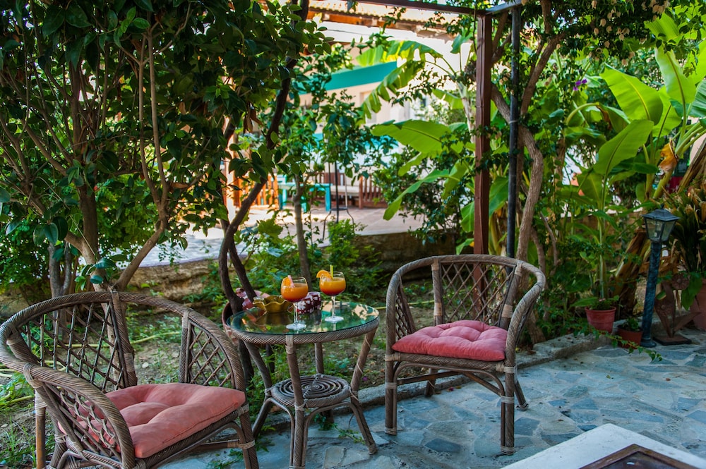 Zante Nest Studios & Apartments — Restaurant & bars in Alikanas, Ionian Islands