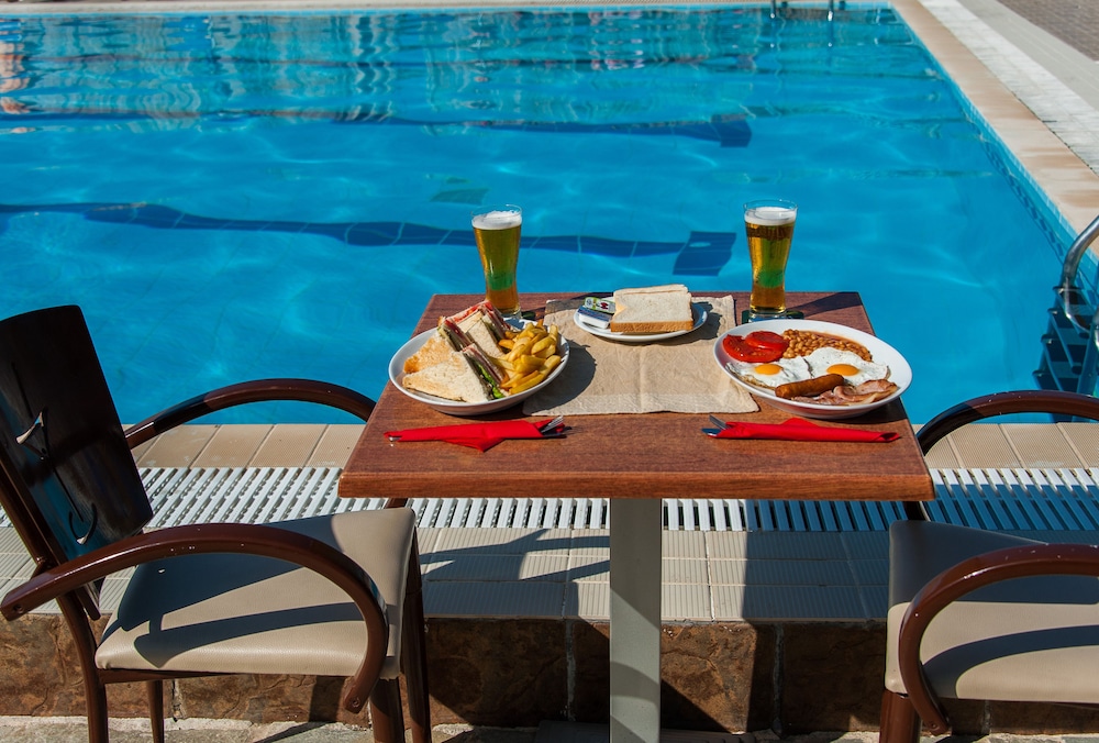 Zante Nest Studios & Apartments — Swimming pool in Alikanas, Ionian Islands