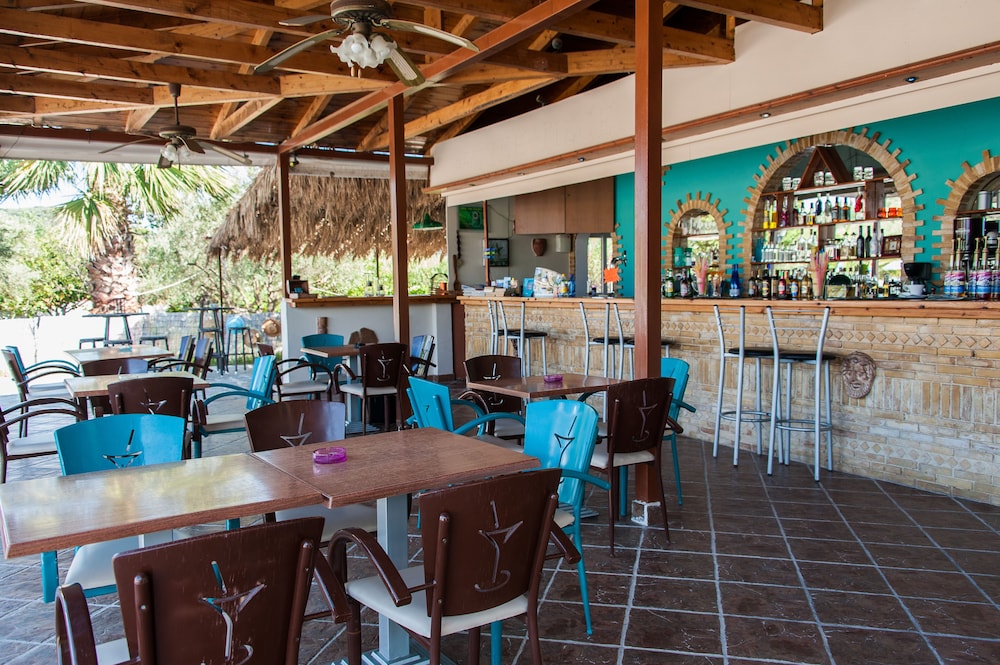 Zante Nest Studios & Apartments — Restaurant & bars in Alikanas, Ionian Islands