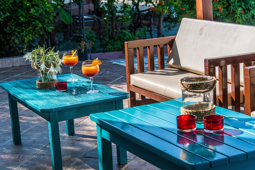 Zante Nest Studios & Apartments — Restaurant & bars in Alikanas, Ionian Islands