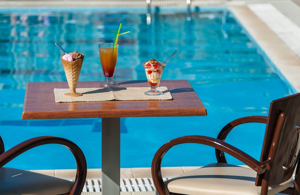 Zante Nest Studios & Apartments — Swimming pool in Alikanas, Ionian Islands