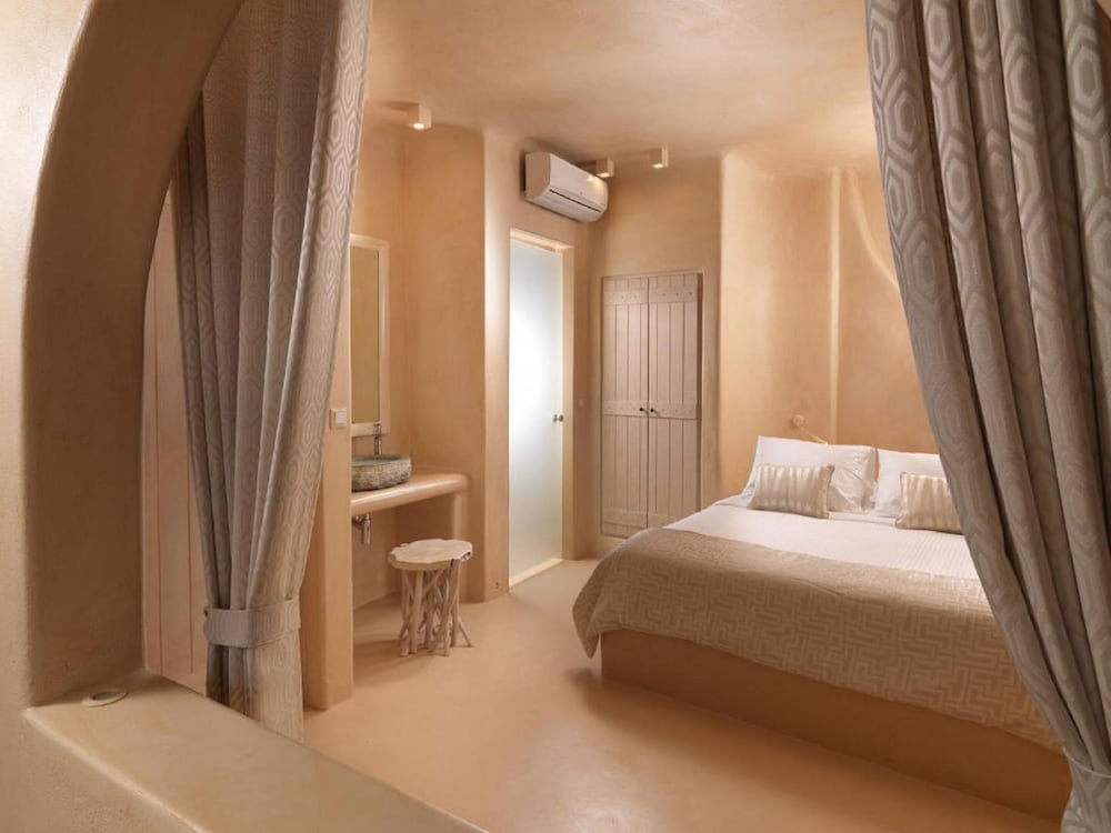 Dome Santorini Resort & Spa — Hotel rooms in Imerovigli, South Aegean