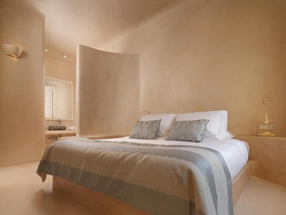 Dome Santorini Resort & Spa — Hotel rooms in Imerovigli, South Aegean
