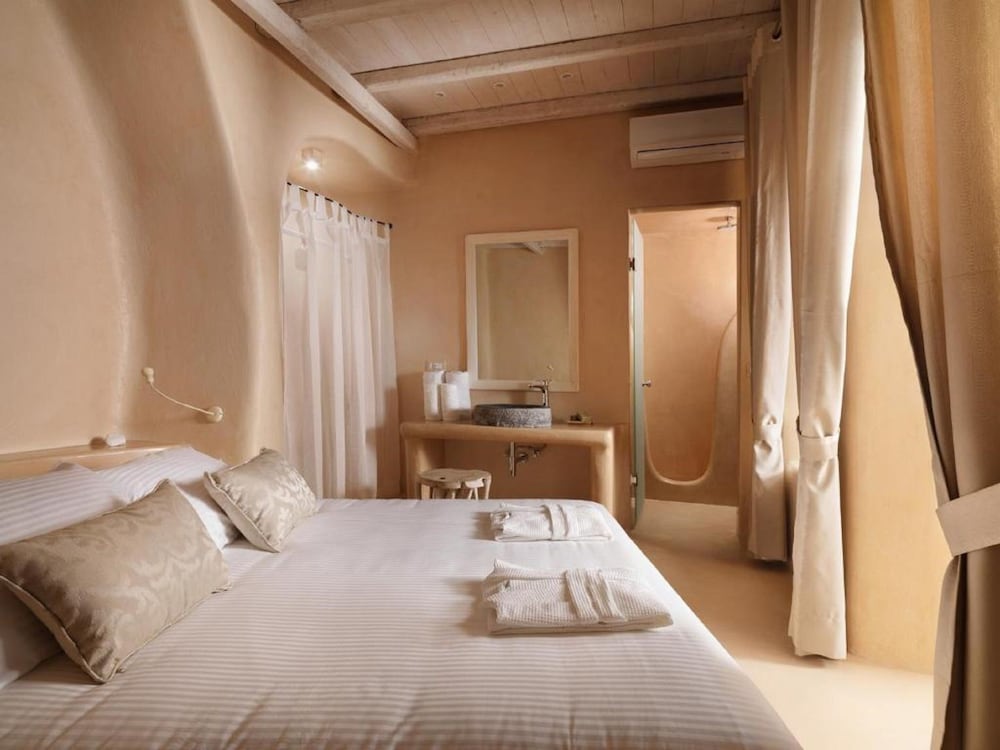 Dome Santorini Resort & Spa — Hotel rooms in Imerovigli, South Aegean