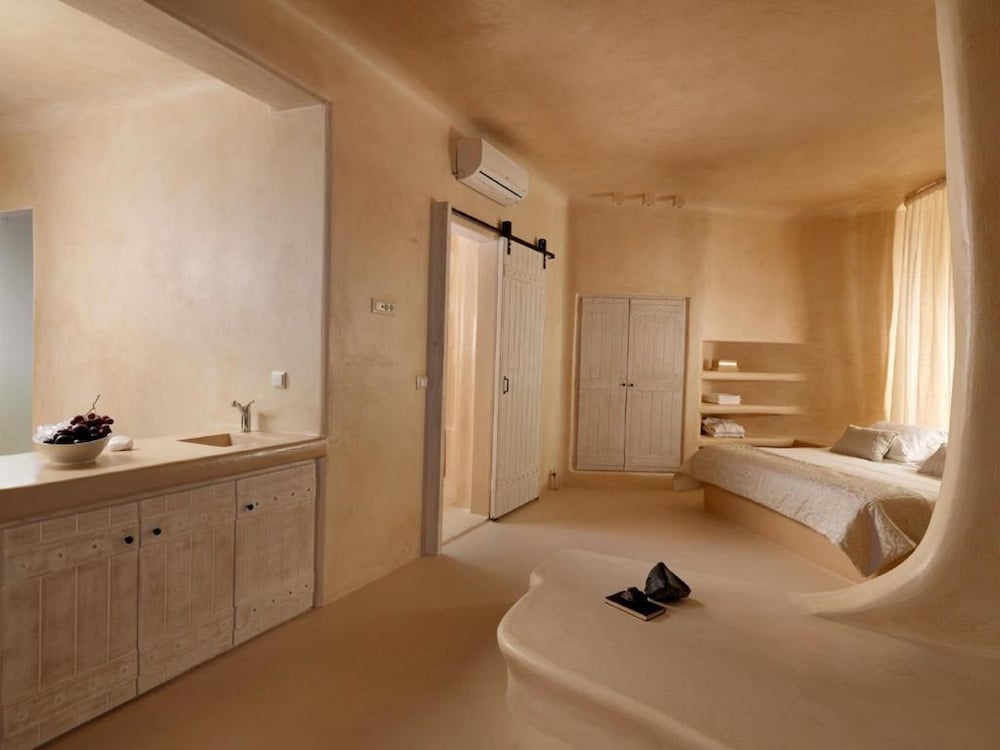 Dome Santorini Resort & Spa — Hotel rooms in Imerovigli, South Aegean