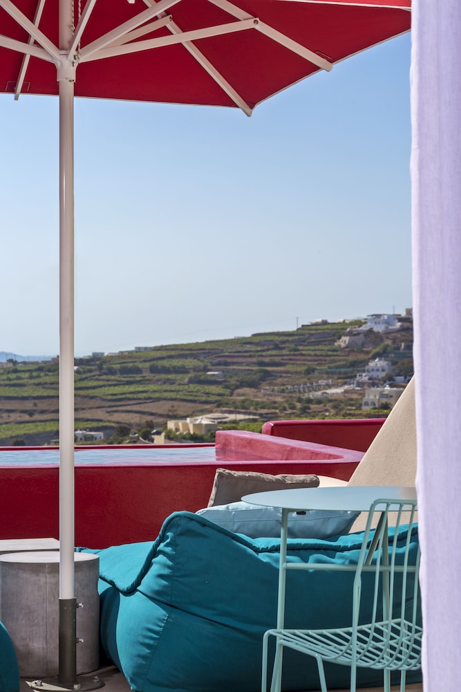 Art Hotel Santorini — Swimming pool in Pyrgos Kallistis, South Aegean