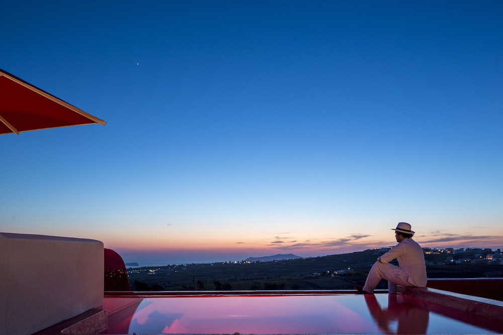 Art Hotel Santorini — Swimming pool in Pyrgos Kallistis, South Aegean