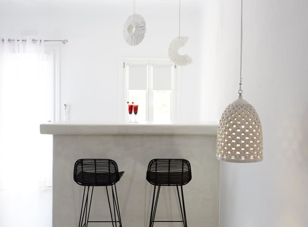 Art Hotel Santorini — Restaurant & bars in Pyrgos Kallistis, South Aegean