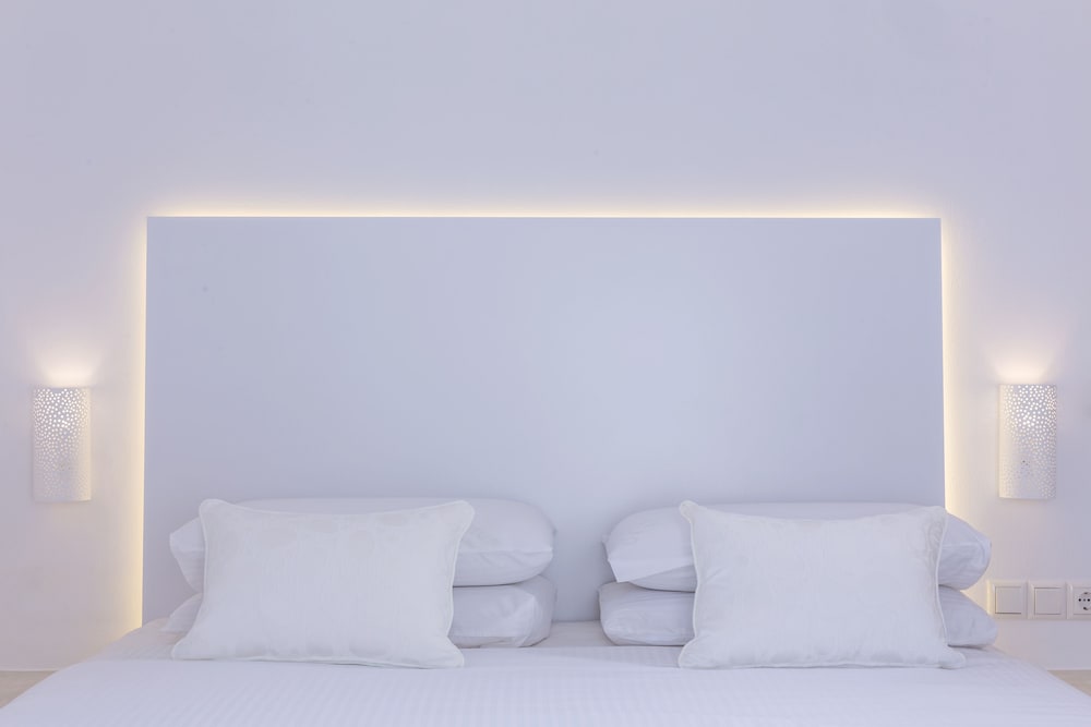 Art Hotel Santorini — Hotel rooms in Pyrgos Kallistis, South Aegean