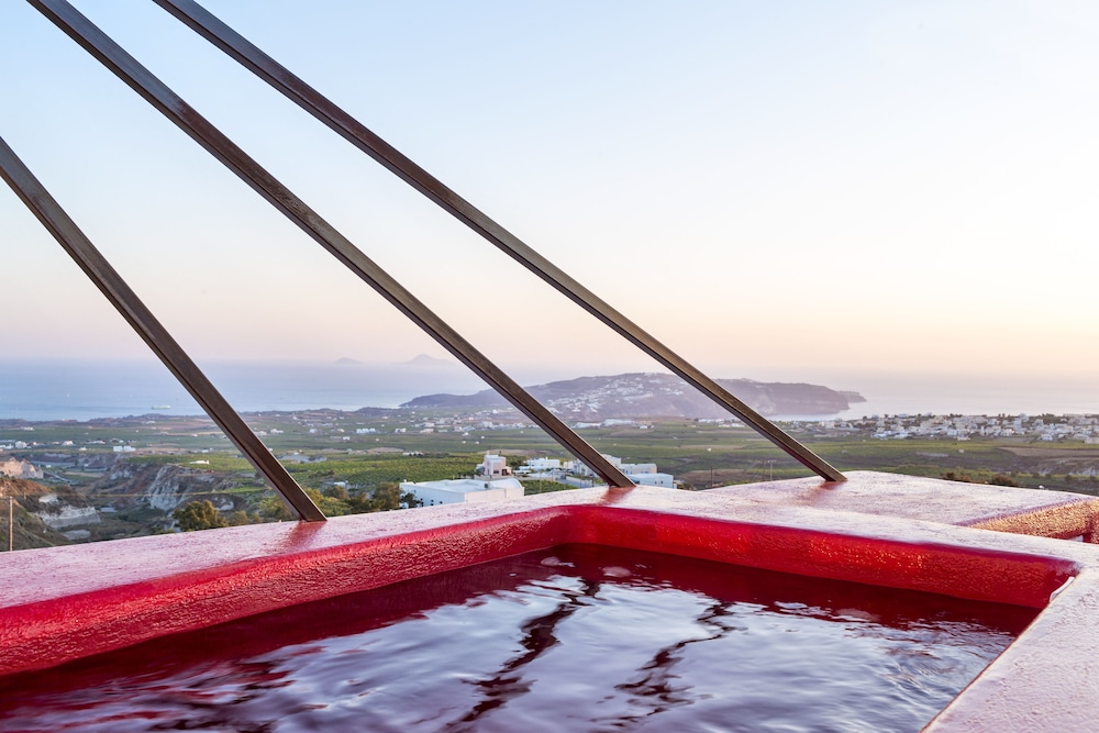 Art Hotel Santorini — Swimming pool in Pyrgos Kallistis, South Aegean