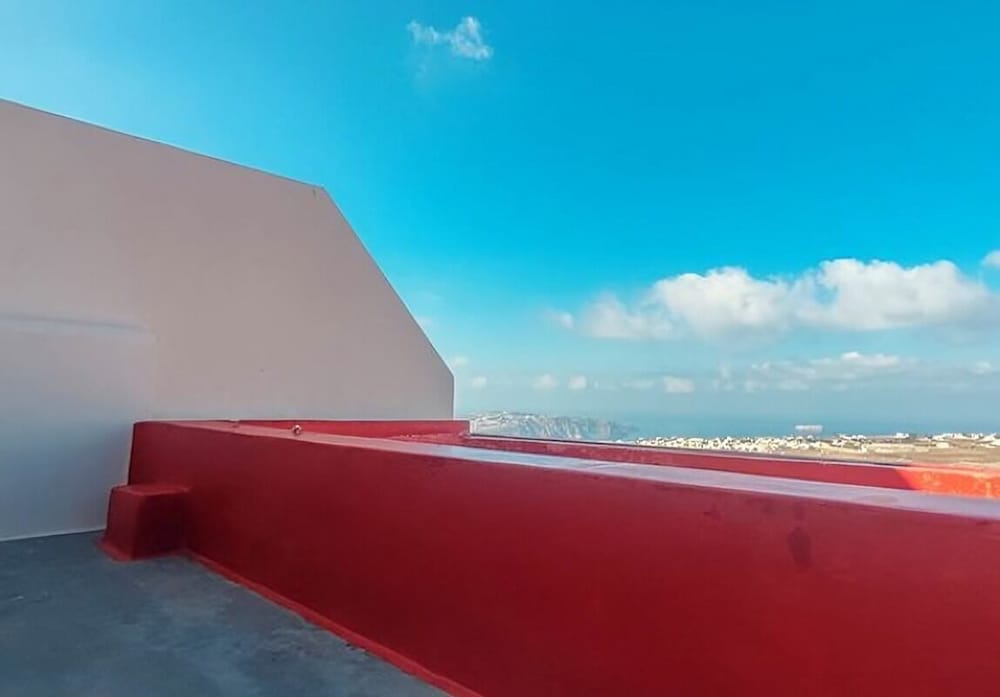 Art Hotel Santorini — Hotel building in Pyrgos Kallistis, South Aegean