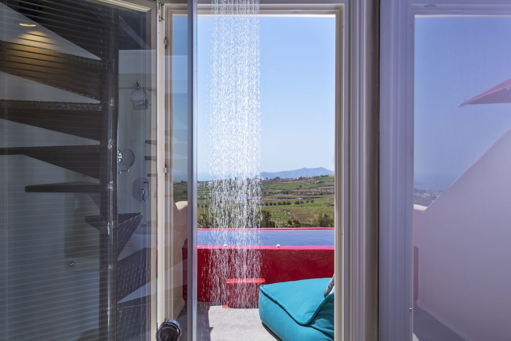 Art Hotel Santorini — Swimming pool in Pyrgos Kallistis, South Aegean