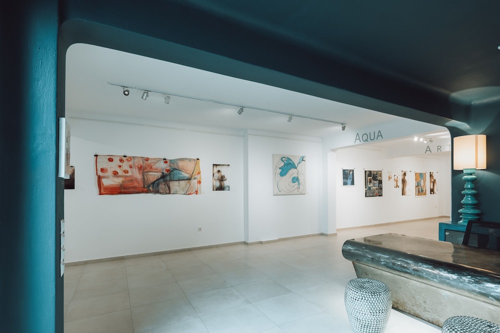 Art Hotel Santorini — Hotel building in Pyrgos Kallistis, South Aegean