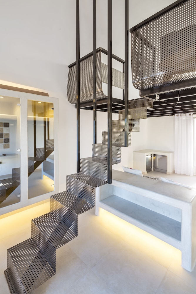 Art Hotel Santorini — Hotel rooms in Pyrgos Kallistis, South Aegean