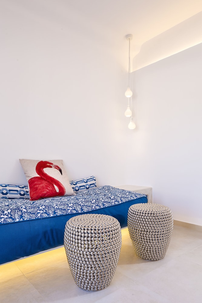 Art Hotel Santorini — Hotel rooms in Pyrgos Kallistis, South Aegean