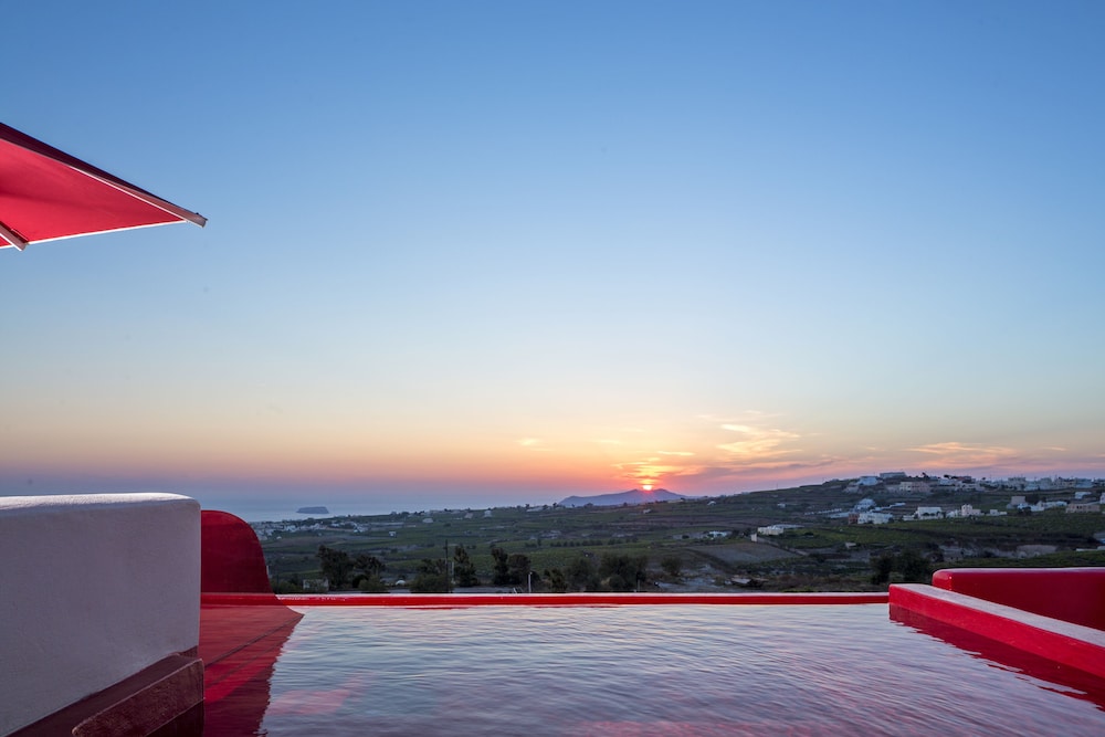 Art Hotel Santorini — Swimming pool in Pyrgos Kallistis, South Aegean