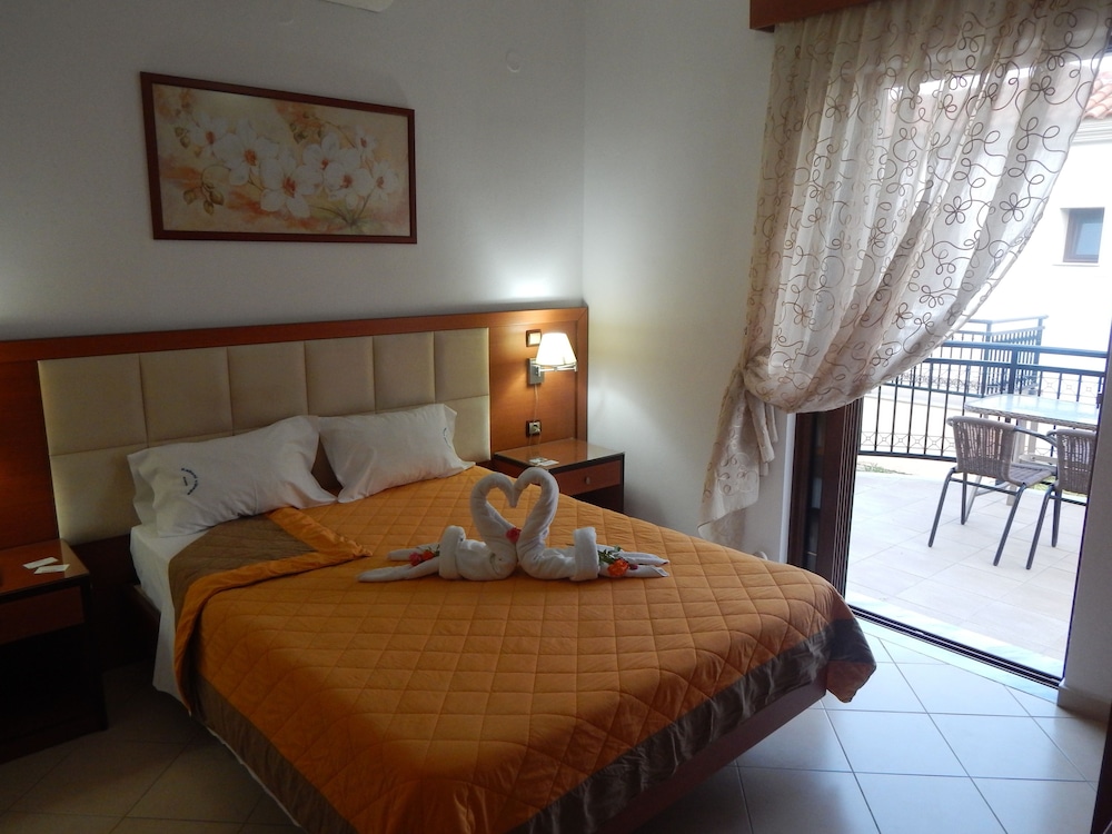 Kaloni village apartments — Hotel rooms in Lesvos Island